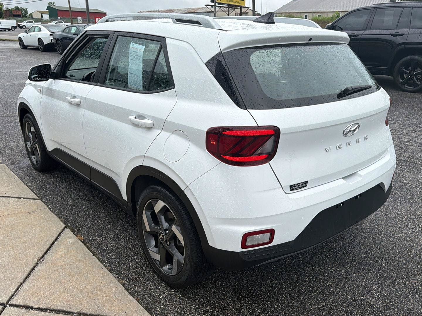 Used 2021 Hyundai Venue SEL w/ Premium Package FWD image 13