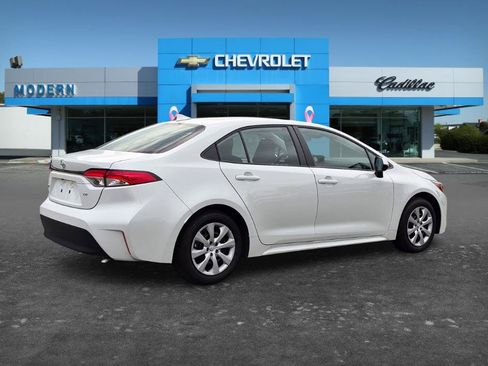 Used 2026 Toyota Corolla LE FWD image 5
