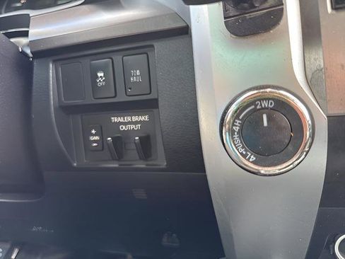 Used 2018 Toyota Tundra SR5 w/ SR5 Upgrade Package AWD/4WD image 36