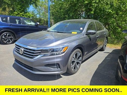 Used 2021 Volkswagen Passat 2.0T SE image 1