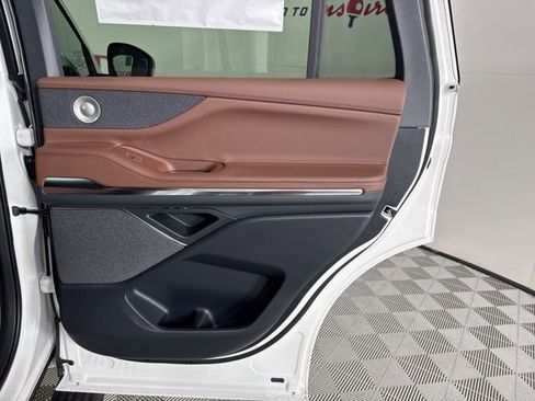 New 2025 Lincoln Navigator Reserve image 24