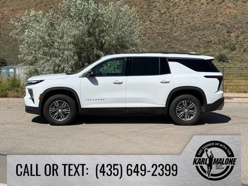 Used 2025 Chevrolet Traverse LT w/ Driver Confidence Package AWD/4WD image 2