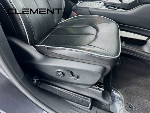 Used 2022 Chrysler Pacifica Limited w/ Uconnect Theater Family Group image 34