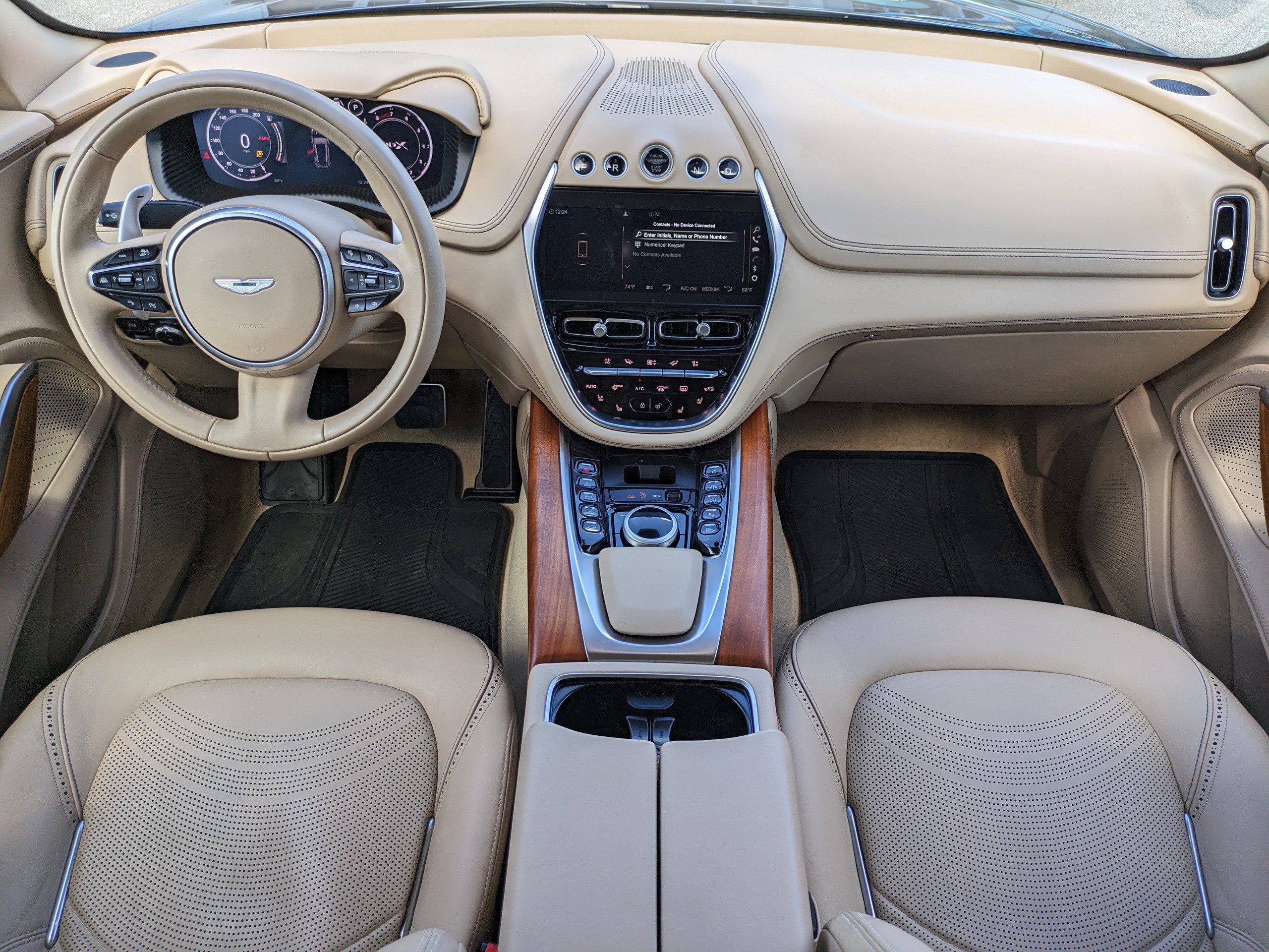 Used 2024 Aston Martin DBX AWD/4WD image 17