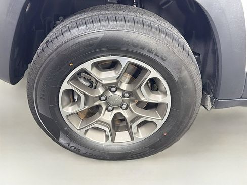 Used 2021 Jeep Cherokee Trailhawk AWD/4WD image 34