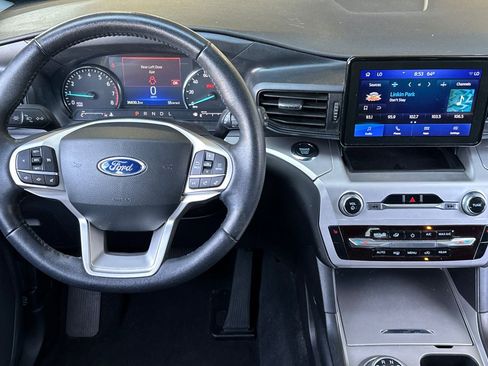 Certified 2022 Ford Explorer XLT RWD image 10