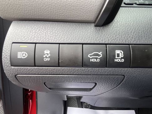 Used 2022 Toyota Camry SE FWD image 12