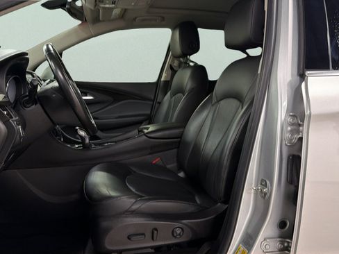 Used 2019 Buick Envision Essence FWD image 17