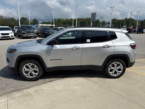 Used 2024 Jeep Compass Latitude AWD/4WD image 9
