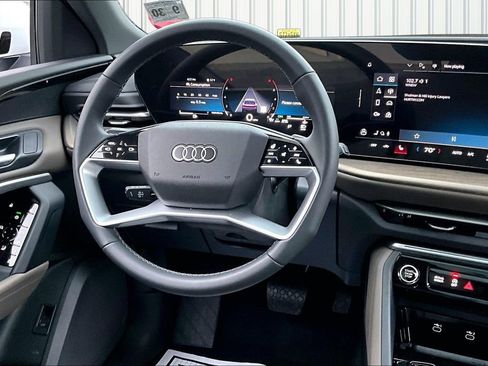 Used 2025 Audi Q5 Premium w/ Convenience Package image 8