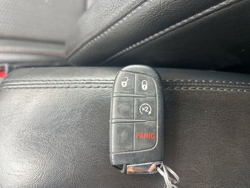 Used 2023 Jeep Compass Trailhawk w/ Trailhawk Convenience Group AWD/4WD image 15