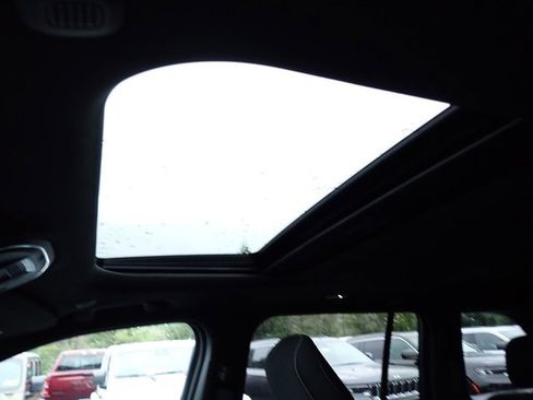 New 2025 Jeep Grand Cherokee Laredo X w/ Luxury Tech Group I image 17