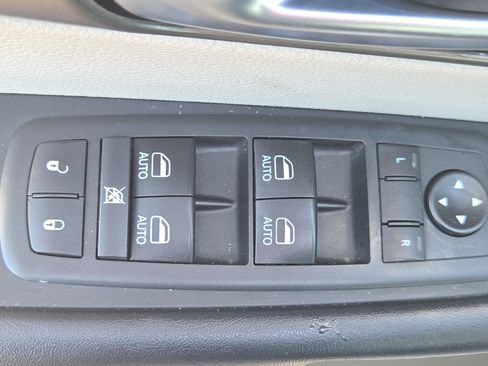 Used 2020 Chrysler Pacifica Touring-L Plus FWD image 33