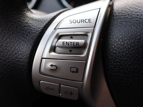 Used 2016 Nissan Rogue S AWD/4WD image 28