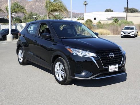 New 2025 Nissan Kicks Play S image 2