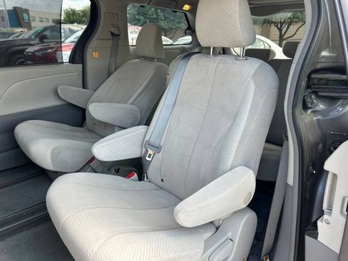 Used 2012 Toyota Sienna LE FWD image 9