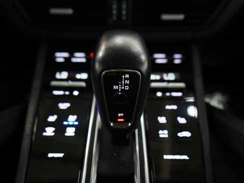 Used 2020 Porsche Cayenne AWD/4WD image 24