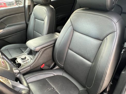 Used 2021 GMC Acadia SLT w/ Technology Package AWD/4WD image 18