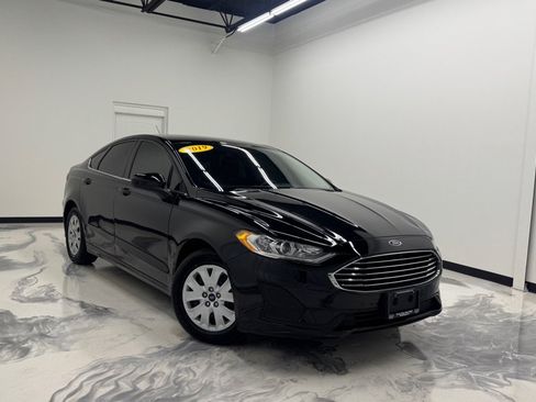 Used 2019 Ford Fusion S FWD image 1