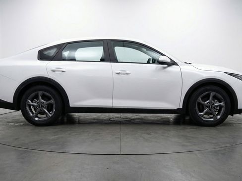 Used 2025 Kia K4 FWD image 11