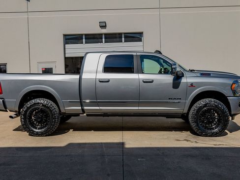Used 2023 RAM 2500 Limited AWD/4WD image 11