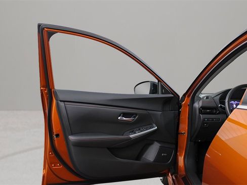 Used 2025 Nissan Sentra SR w/ SR Premium Package image 12