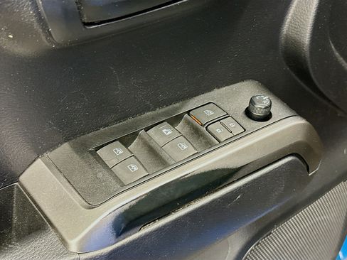 Used 2020 Toyota Tacoma SR5 AWD/4WD image 15
