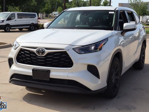 Used 2022 Toyota Highlander L FWD image 8