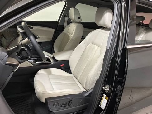 Used 2025 Audi Q5 Premium w/ Convenience Package image 7