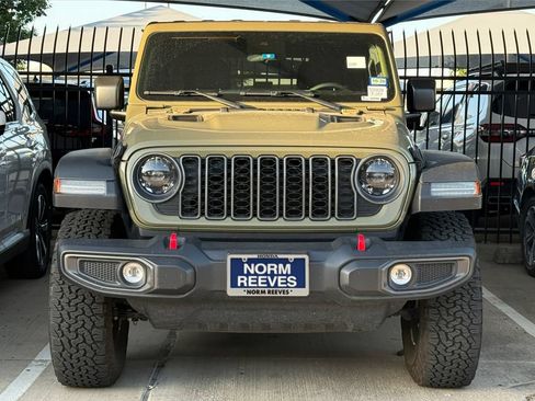 Used 2025 Jeep Wrangler Unlimited Rubicon w/ Convenience Group AWD/4WD image 2