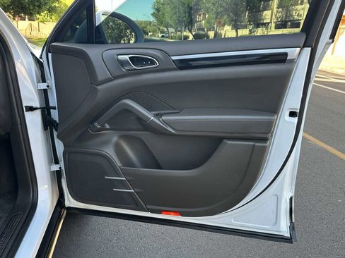 Used 2016 Porsche Cayenne AWD/4WD image 42