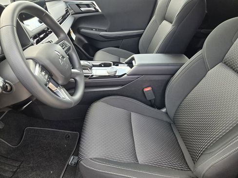 New 2026 Mitsubishi Outlander ES image 9