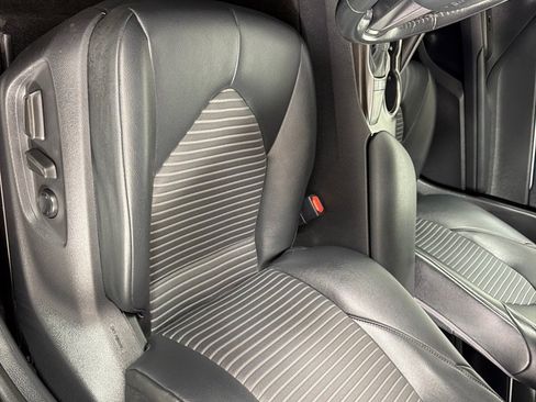Used 2022 Toyota Camry SE FWD image 12