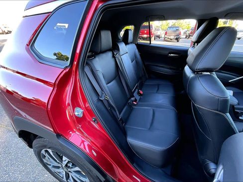 Certified 2025 Toyota Corolla Cross XLE image 19