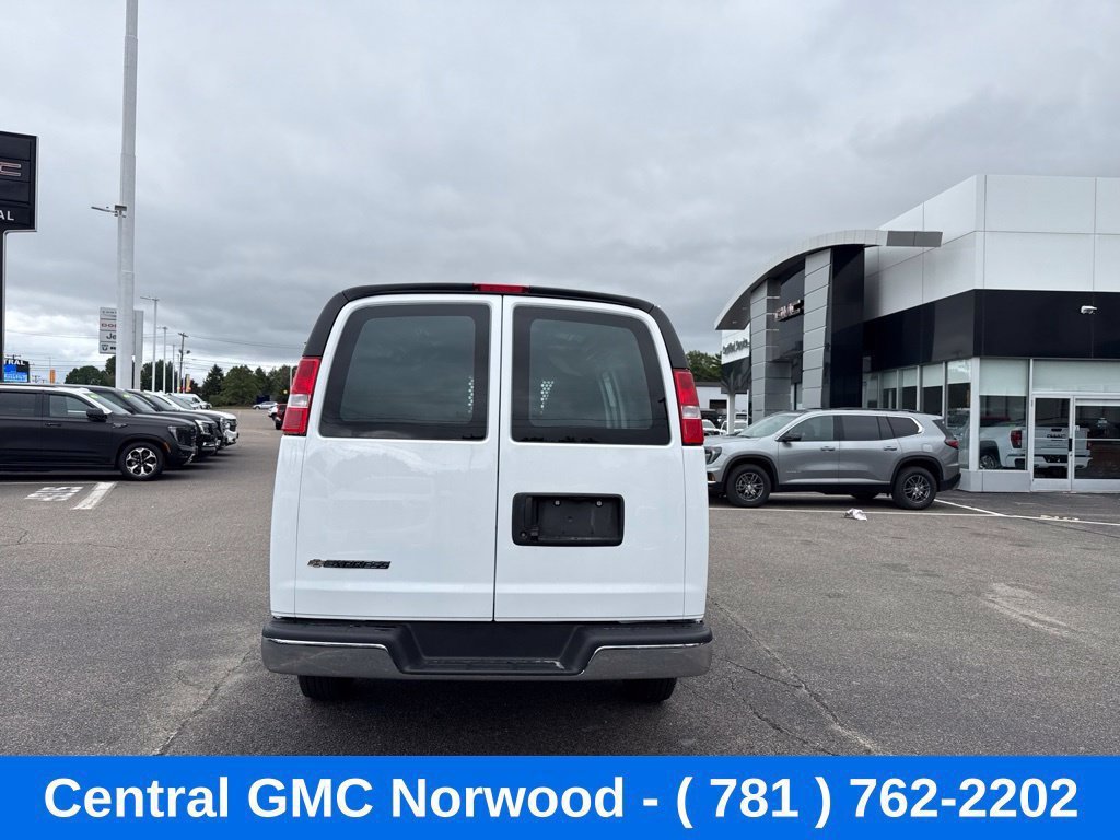 Used 2025 Chevrolet Express 2500 w/ Driver Convenience Package RWD image 4