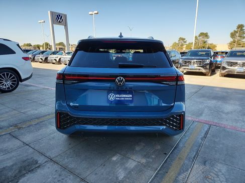 New 2026 Volkswagen Tiguan SE R-Line image 6