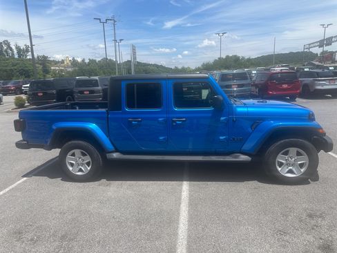 Used 2022 Jeep Gladiator Sport AWD/4WD image 6