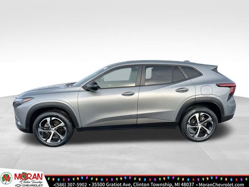 Certified 2024 Chevrolet Trax RS w/ Driver Confidence Package image 3