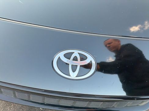 Used 2025 Toyota Camry SE image 29