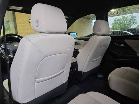 Used 2022 Chevrolet Traverse LT FWD image 34