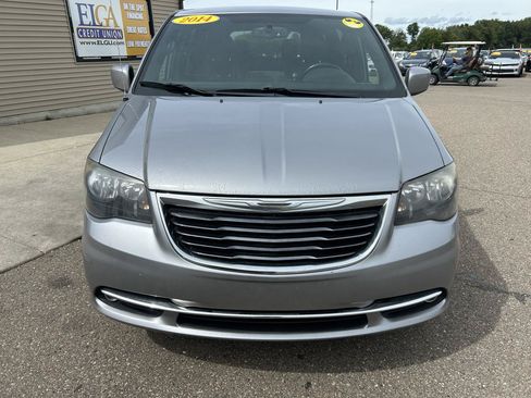 Used 2014 Chrysler Town & Country S FWD image 2