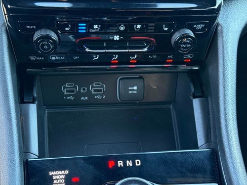 Used 2024 Jeep Grand Cherokee L Limited w/ Luxury Tech Group II image 30