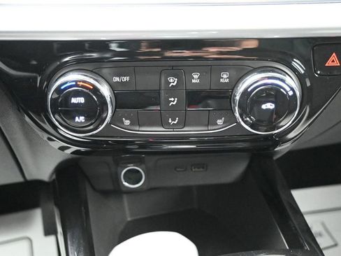Used 2024 Chevrolet Trax LT w/ Driver Confidence Package FWD image 18