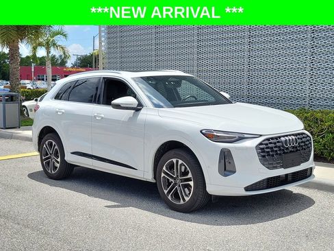 Certified 2025 Audi Q5 Premium w/ Convenience Package AWD/4WD image 1