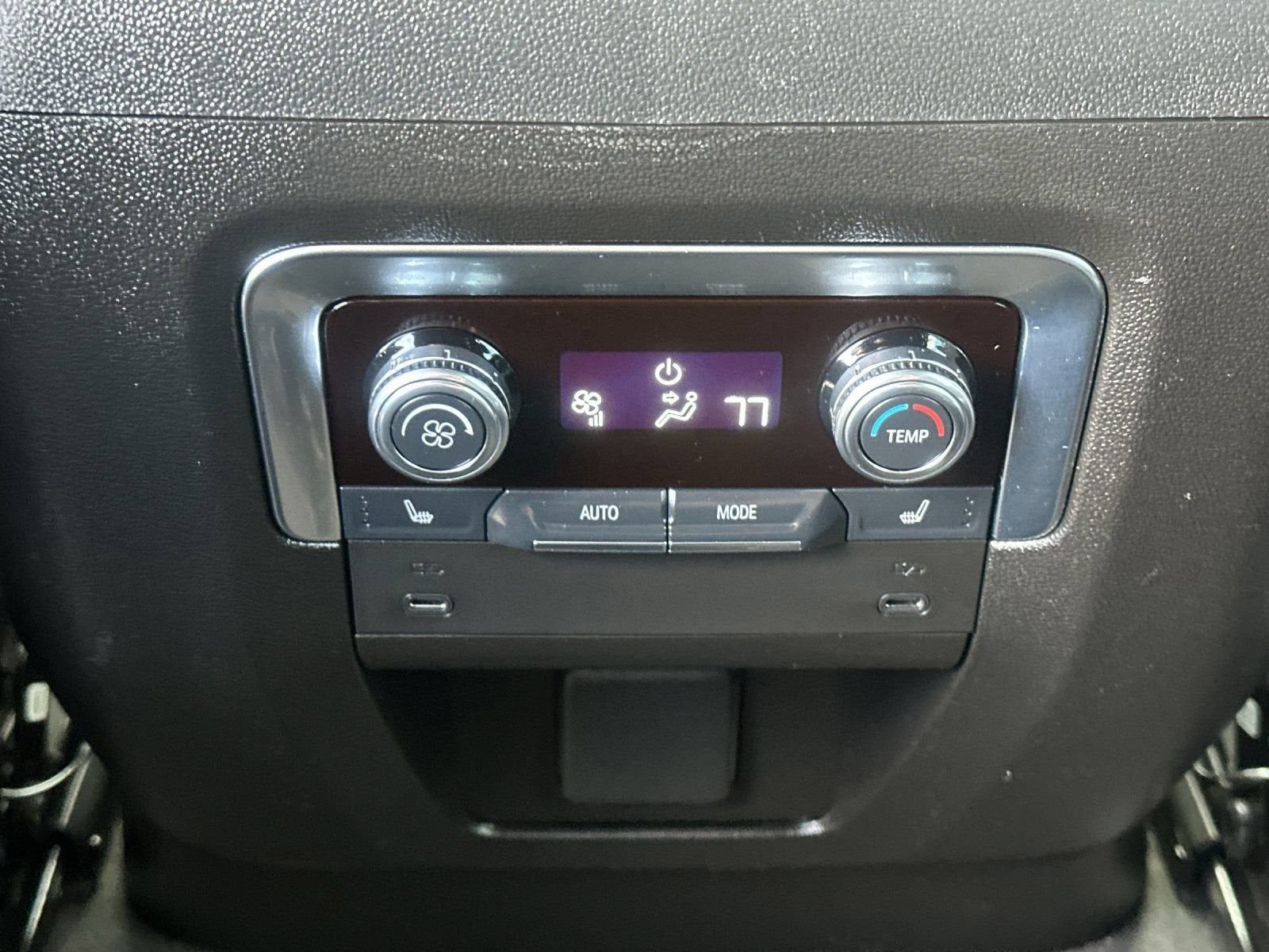 Used 2025 GMC Yukon Denali AWD/4WD image 13