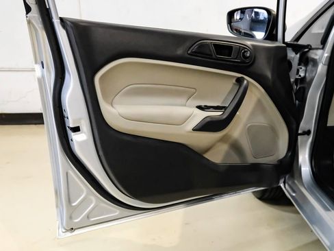 Used 2019 Ford Fiesta SE image 38