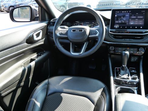 Certified 2023 Jeep Compass Latitude w/ Convenience Group AWD/4WD image 9