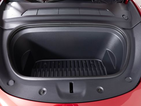 Used 2024 Tesla Model Y Performance image 40