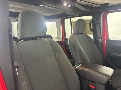 Used 2025 Jeep Wrangler Unlimited Sahara AWD/4WD image 26