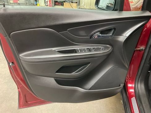 Used 2021 Buick Encore Preferred w/ Safety Package image 5